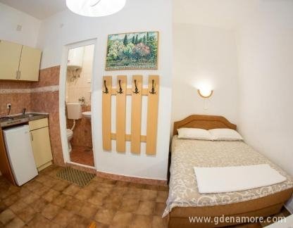 Apartmani Mira, , privat innkvartering i sted Bečići, Montenegro - 82440764